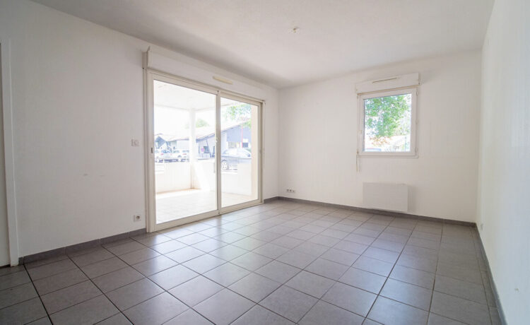 Appartement type T3 de plain pied, centre ville Parentis 1