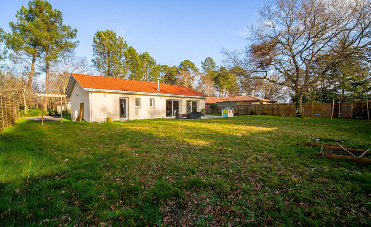 Maison lumineuse contemporaine en lisière de forêt 1