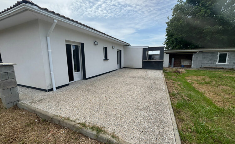 Maison de Plain Pied Entièrement Rénovée en Campagne à Vendre 1