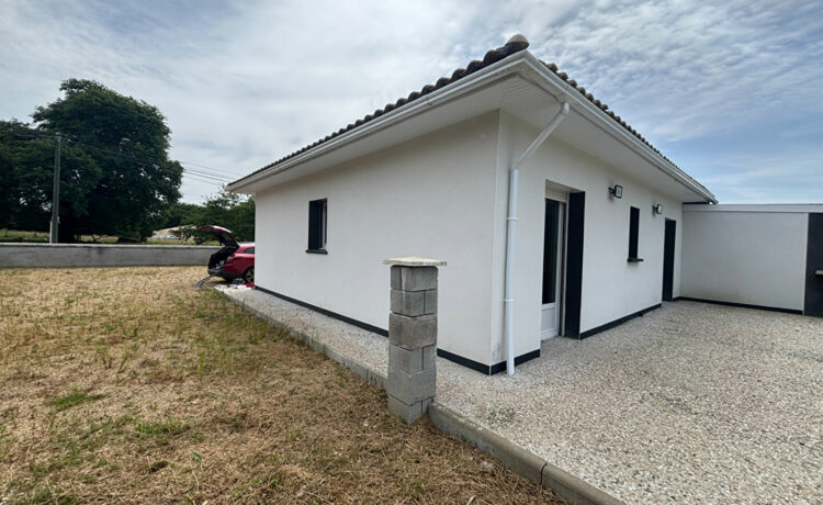 Maison de Plain Pied Entièrement Rénovée en Campagne à Vendre 3