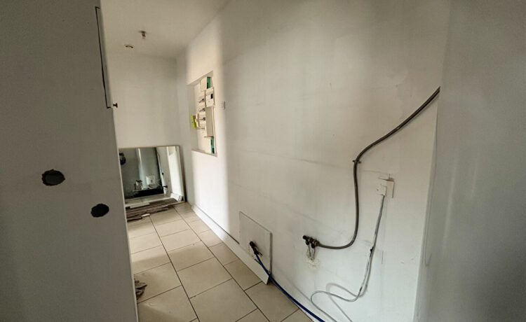 Maison de Plain Pied Entièrement Rénovée en Campagne à Vendre