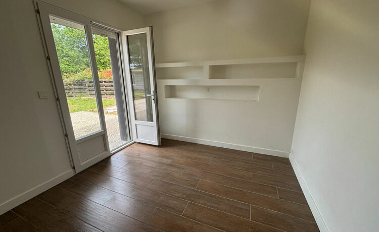 Maison de Plain Pied Entièrement Rénovée en Campagne à Vendre