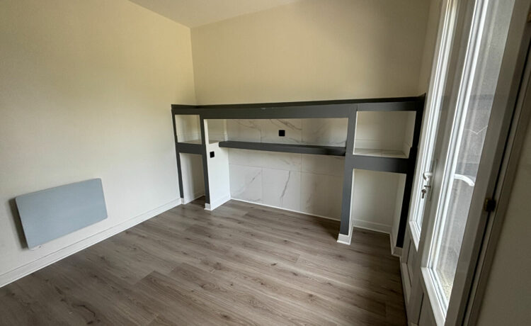 Maison de Plain Pied Entièrement Rénovée en Campagne à Vendre