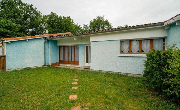 Maison au bord du lac à rafraîchir 1